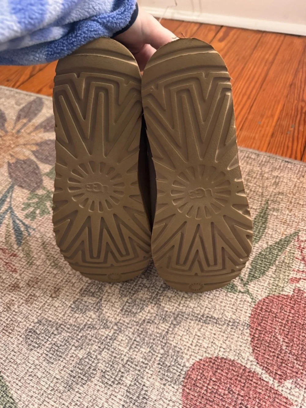 Tasman Ugg - unisex - tan - women’s size 9 - Picture 5 of 6